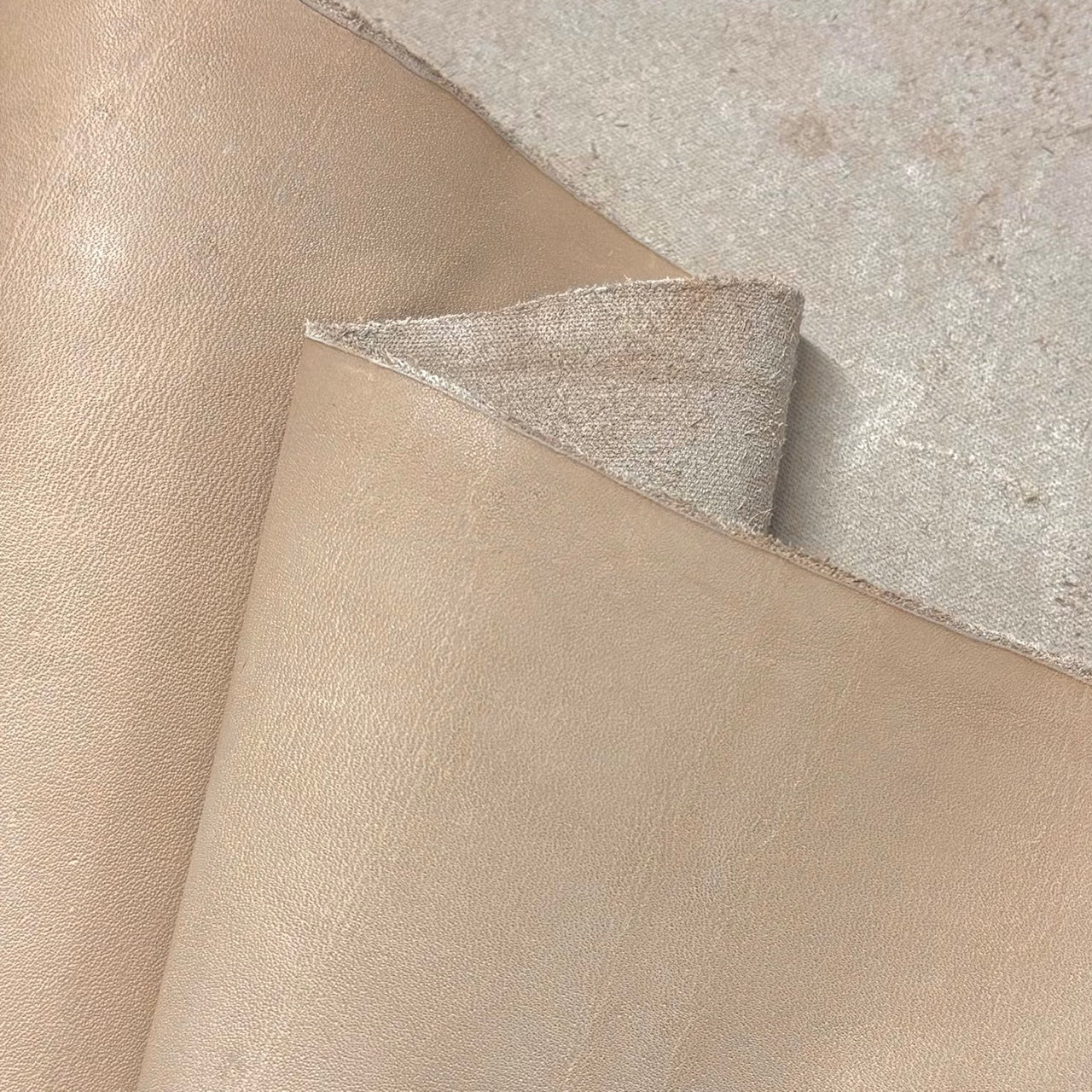 Supple Raw Vegetable-Tanned Genuine Leather Cow Hide